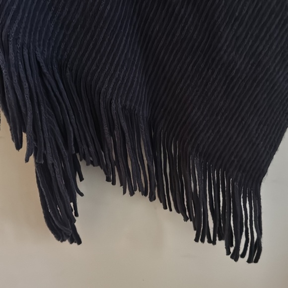 Poncho with faux furs trim - Picture 5 of 5